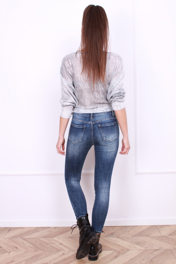 Spodnie jeansowe z dziurami 2