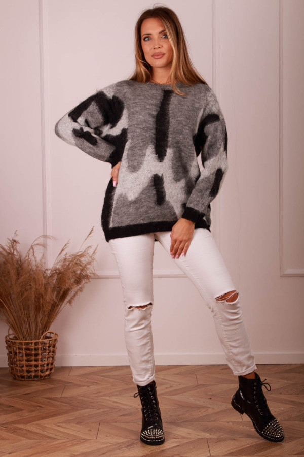 Sweter z printem 3