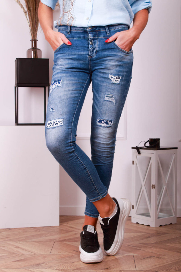 Jeansowe spodnie z naszyciami
